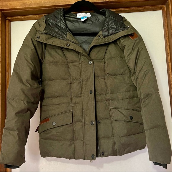 Columbia Jackets & Blazers - Like New Columbia women’s puffy down coat w/leather accents olive green sz. XS
